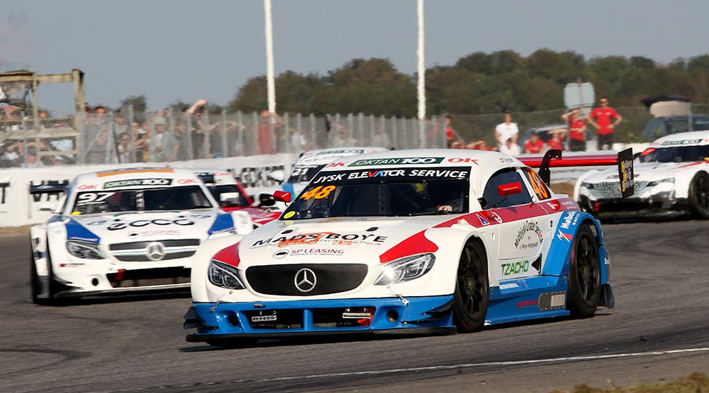 Frederik Nymark skal kæmpe hårdt hvis han skal holde Ole Petersen bag sig hele weekenden.
(Foto: Motorsporten.dk)